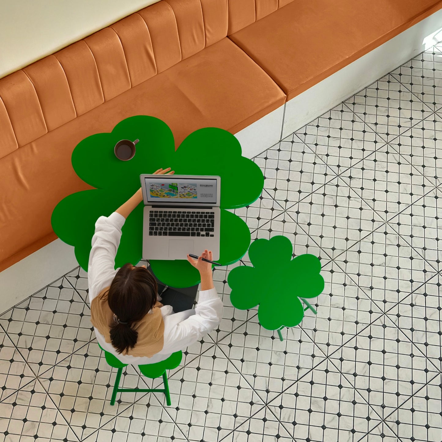 Clover Table
